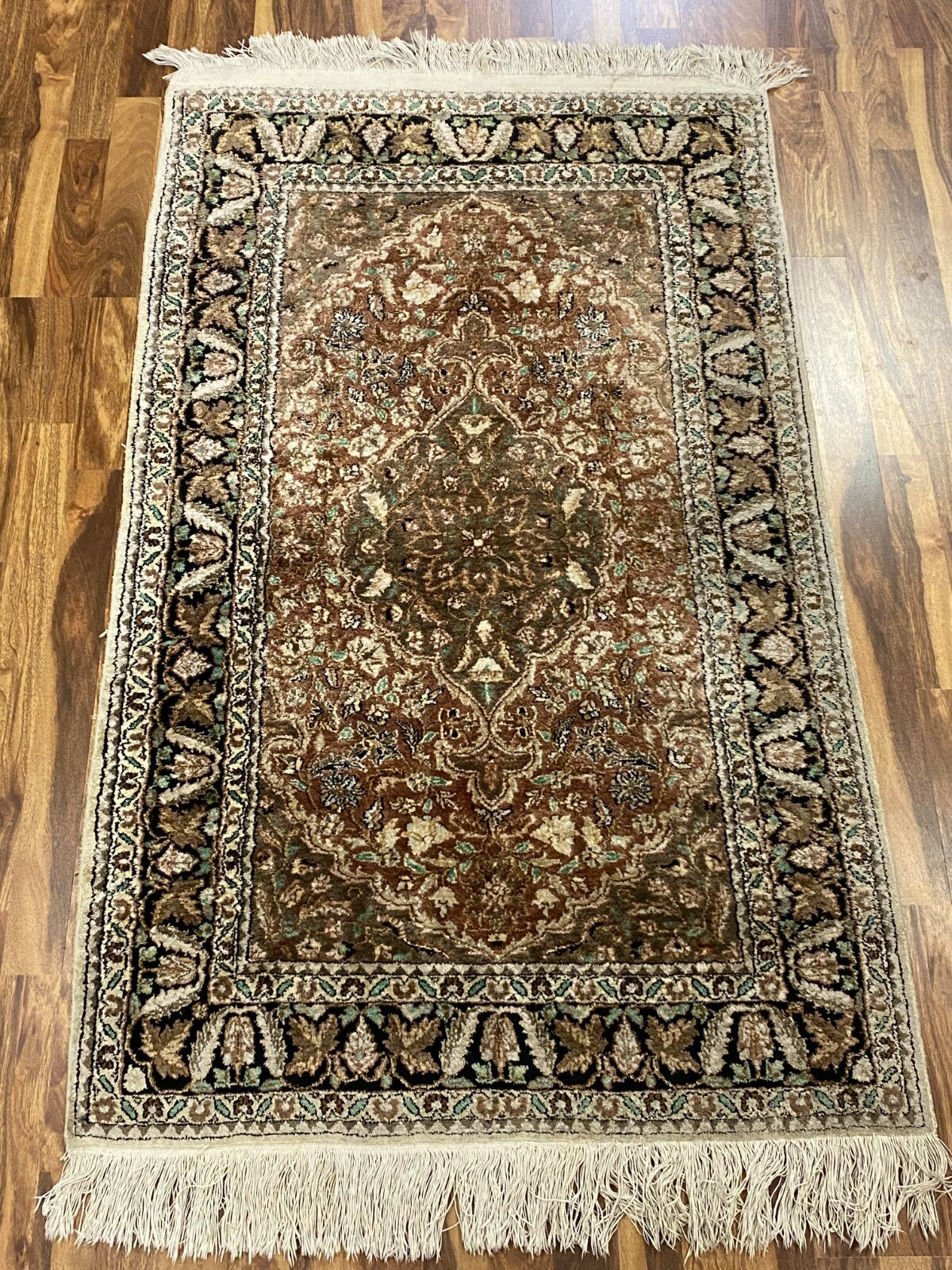Medaillon Teppich Seide handgeknüpft Orientteppich 170x90cm