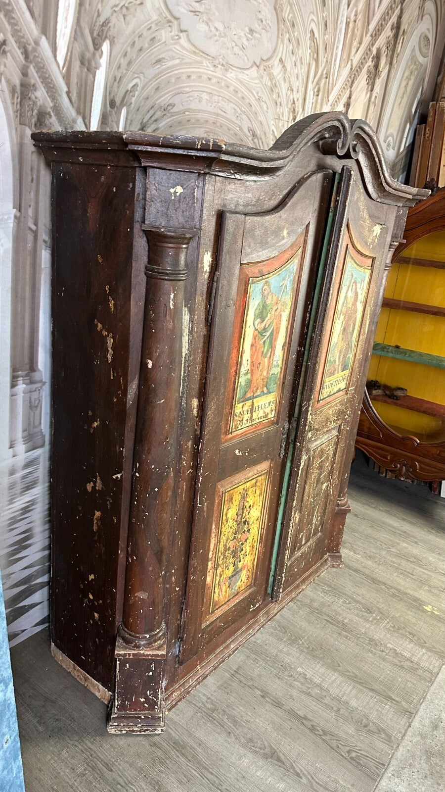 Antiker Barockschrank Bauernschrank Holz massiv Heiligenbilder handbemalt 18 tes