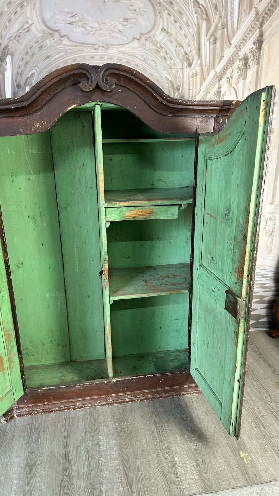 Antiker Barockschrank Bauernschrank Holz massiv Heiligenbilder handbemalt 18 tes