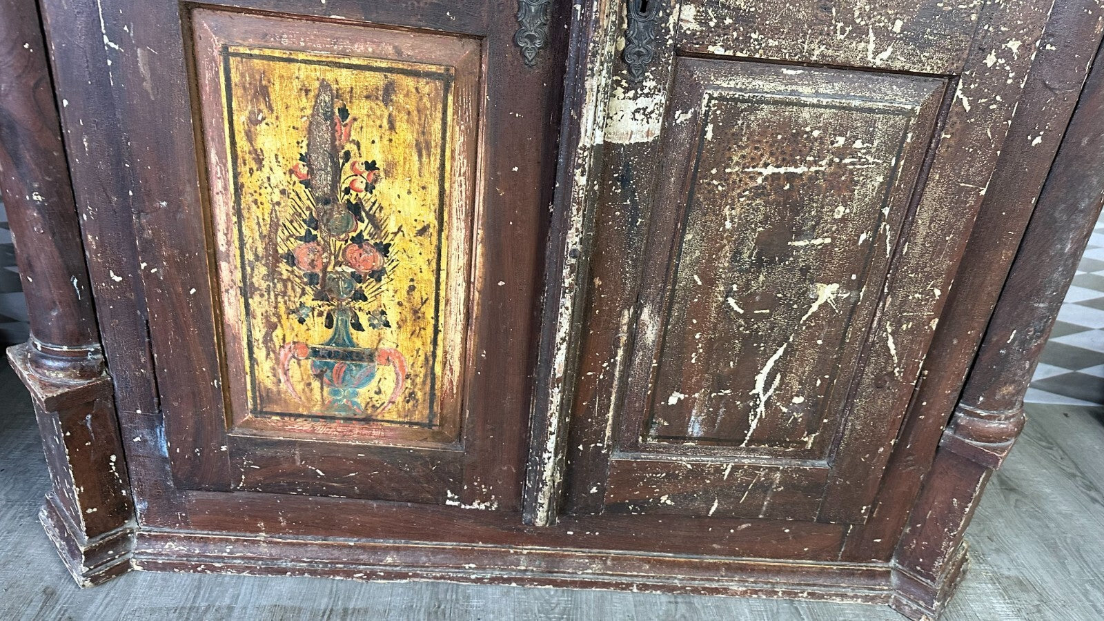 Antiker Barockschrank Bauernschrank Holz massiv Heiligenbilder handbemalt 18 tes