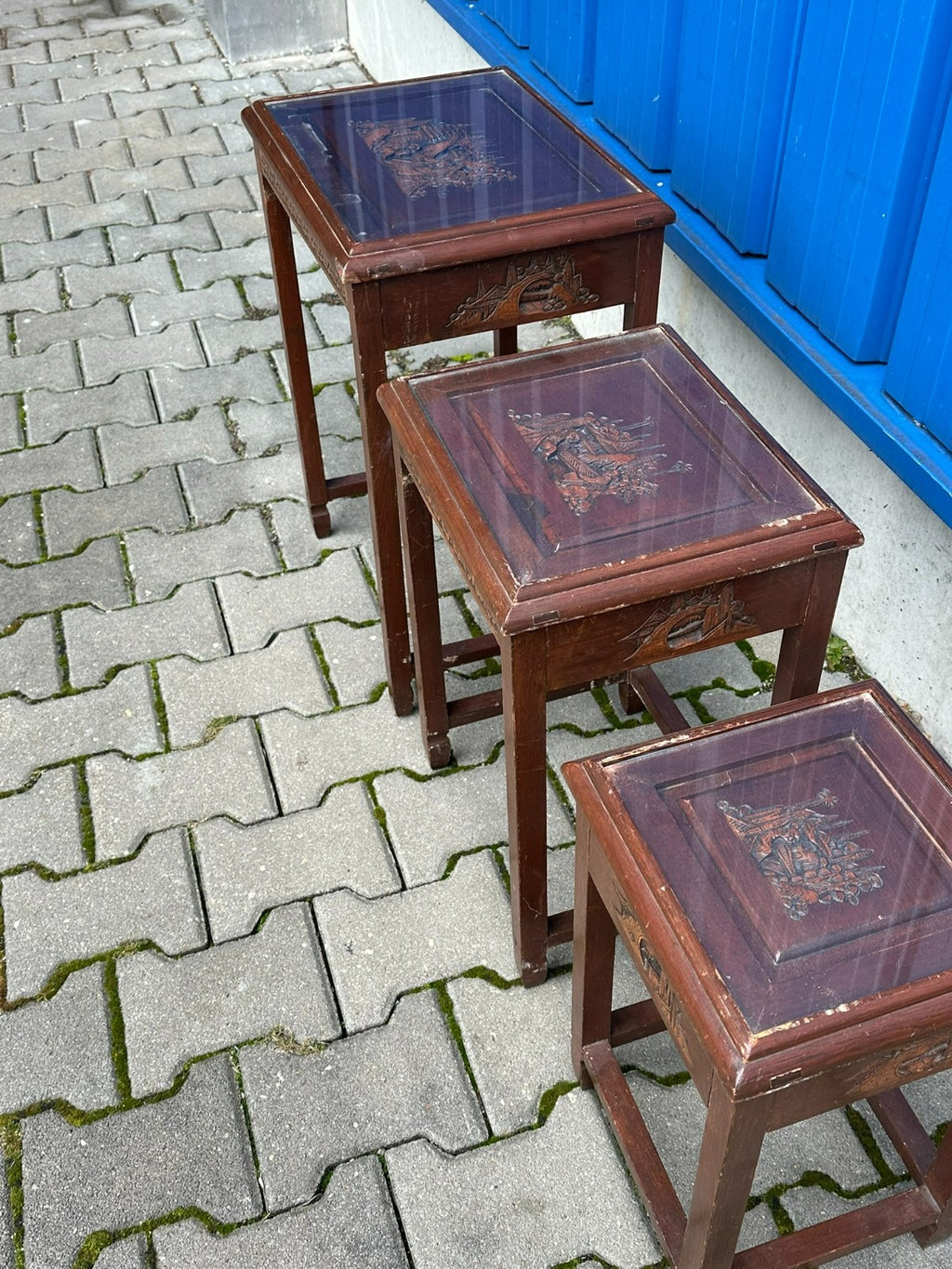 Set Indonesiche Beistelltische aus Holz mit Schnitzereien 3x Tisch