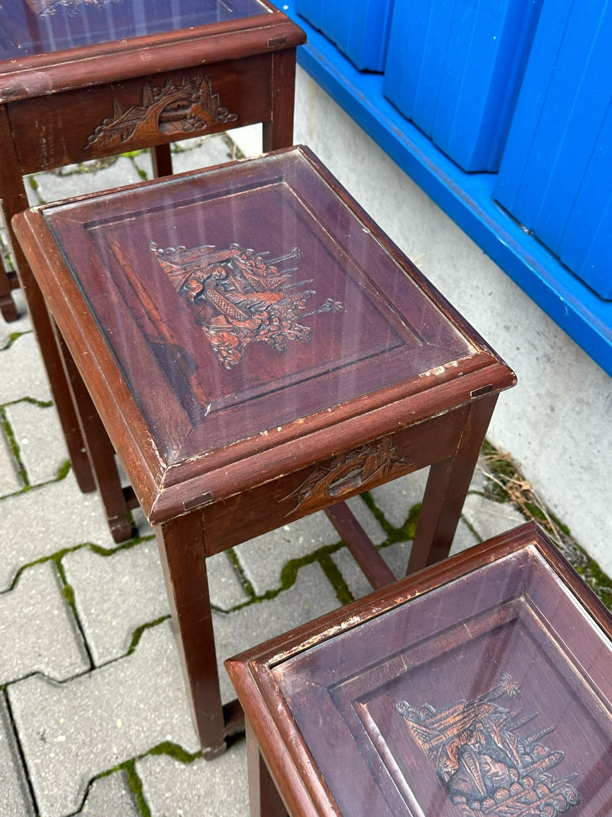 Set Indonesiche Beistelltische aus Holz mit Schnitzereien 3x Tisch