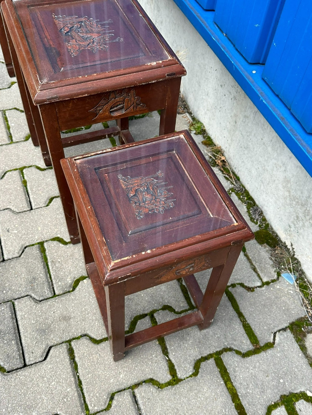 Set Indonesiche Beistelltische aus Holz mit Schnitzereien 3x Tisch