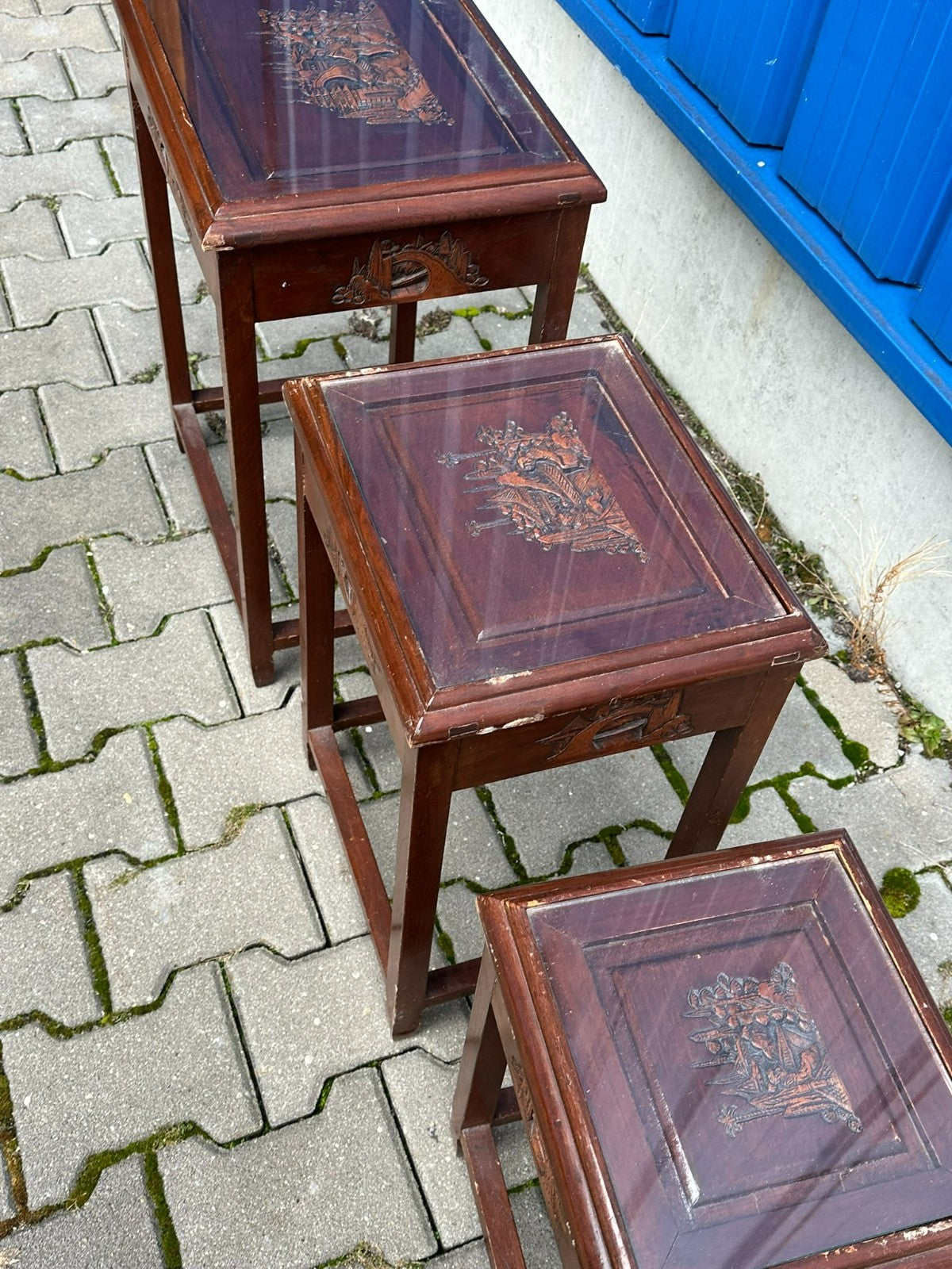 Set Indonesiche Beistelltische aus Holz mit Schnitzereien 3x Tisch