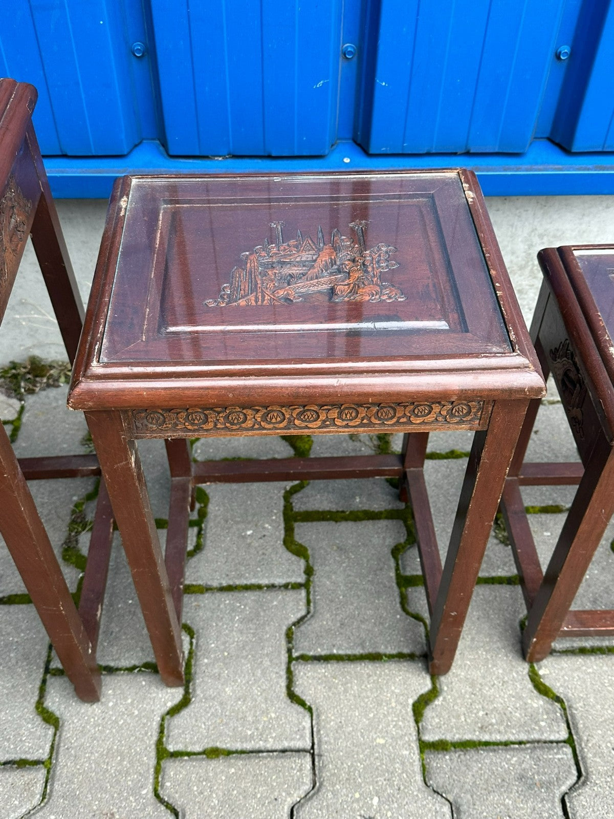 Set Indonesiche Beistelltische aus Holz mit Schnitzereien 3x Tisch