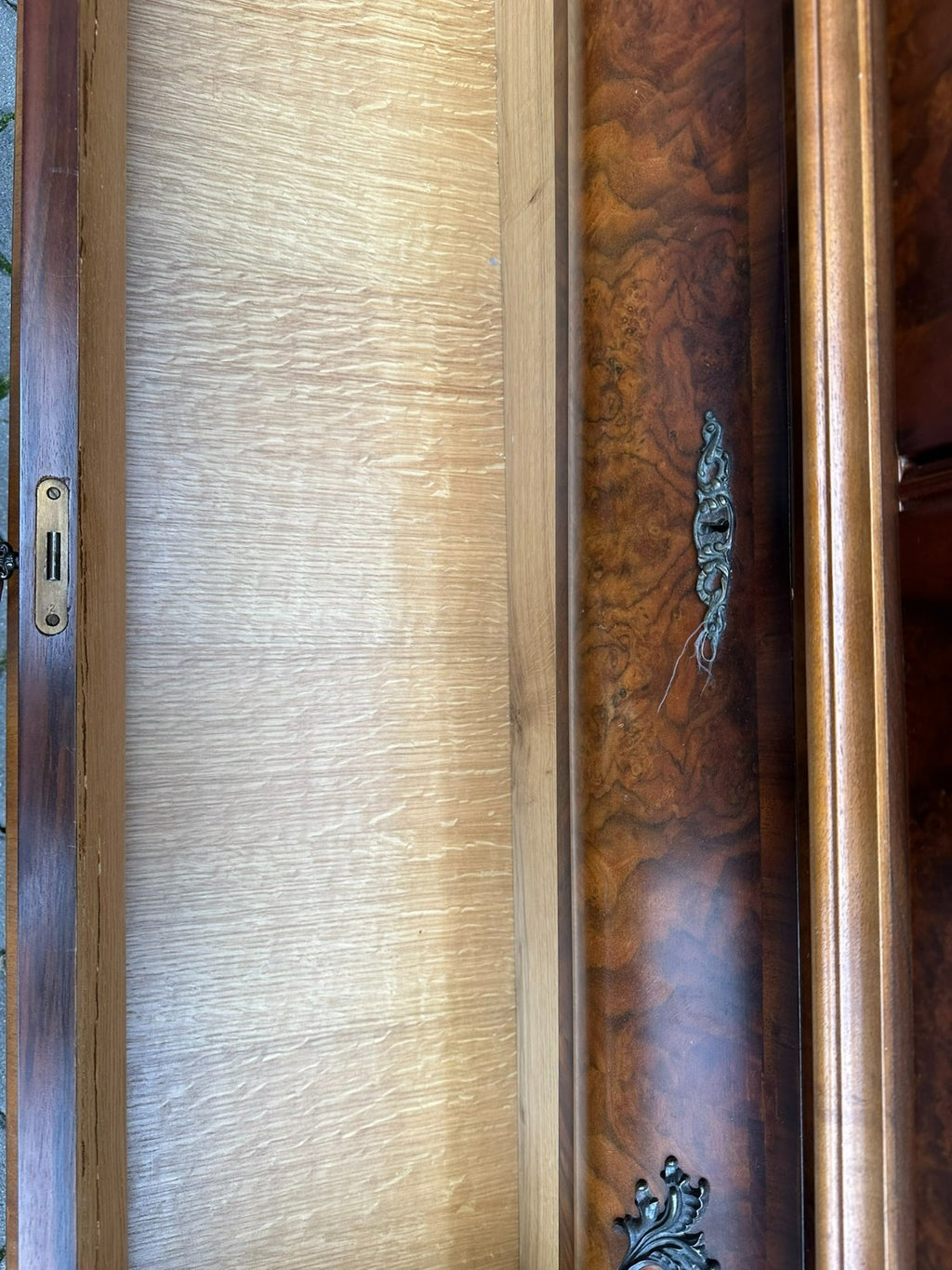 Barock Vitrine Stilmöbel 20 tes Jhdt Wurzelnuss Barockschrank Barockvitrine