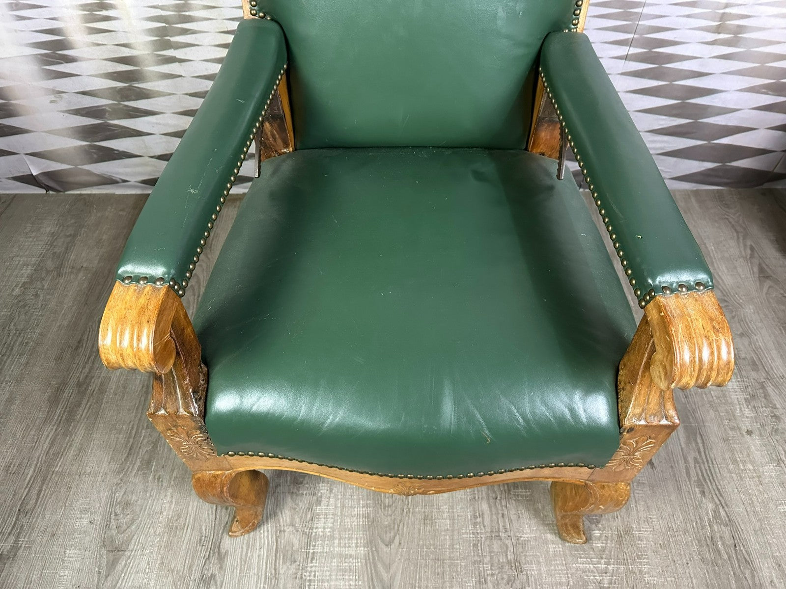 Massiver Barock Sessel um 1780 Nussbaum und Leder Verstellbare Rückenlehne