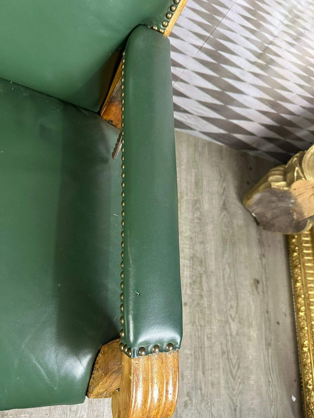 Massiver Barock Sessel um 1780 Nussbaum und Leder Verstellbare Rückenlehne
