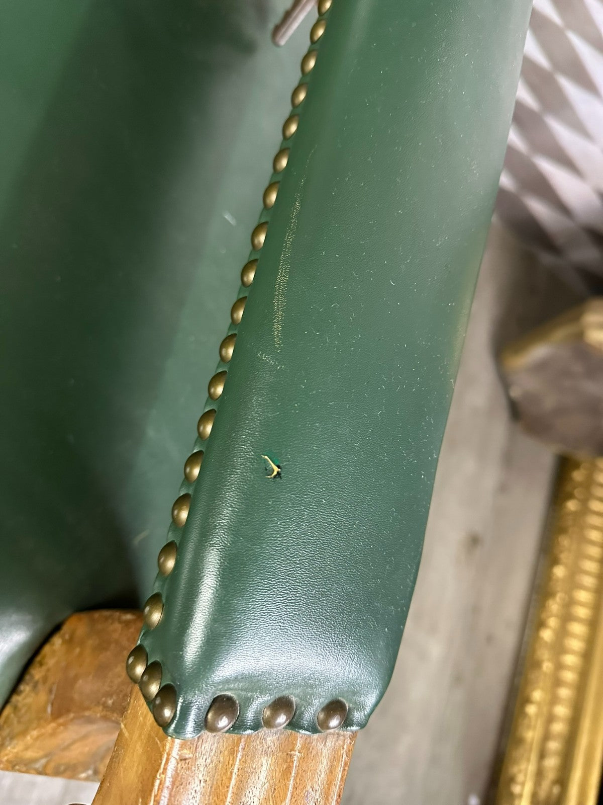 Massiver Barock Sessel um 1780 Nussbaum und Leder Verstellbare Rückenlehne