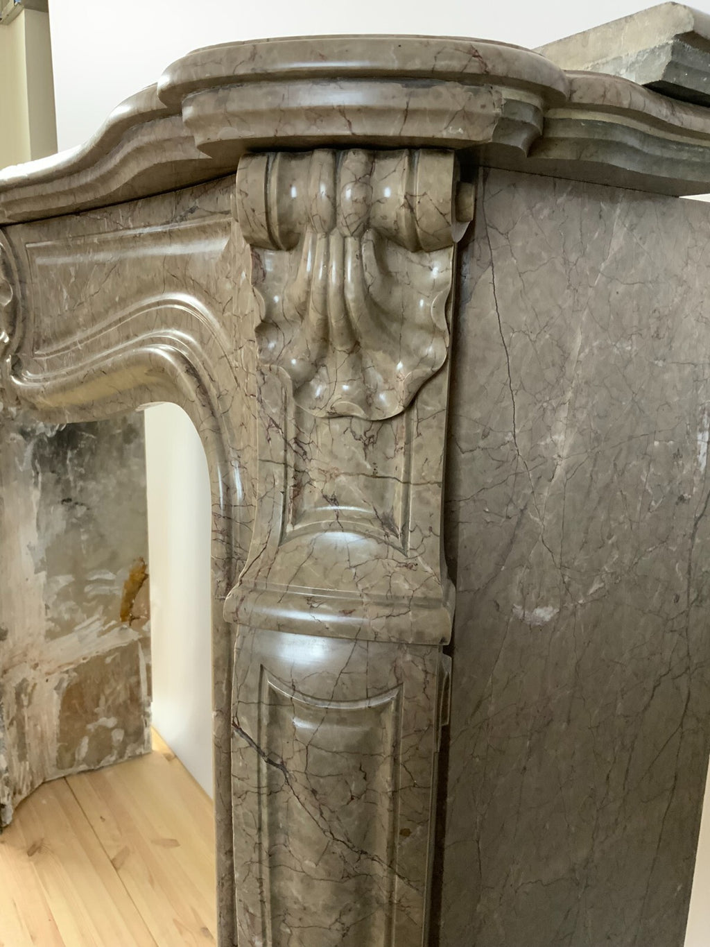 Antike Kaminumrandung Marmor Kamin um 1880 massiv Louis Xv Stil