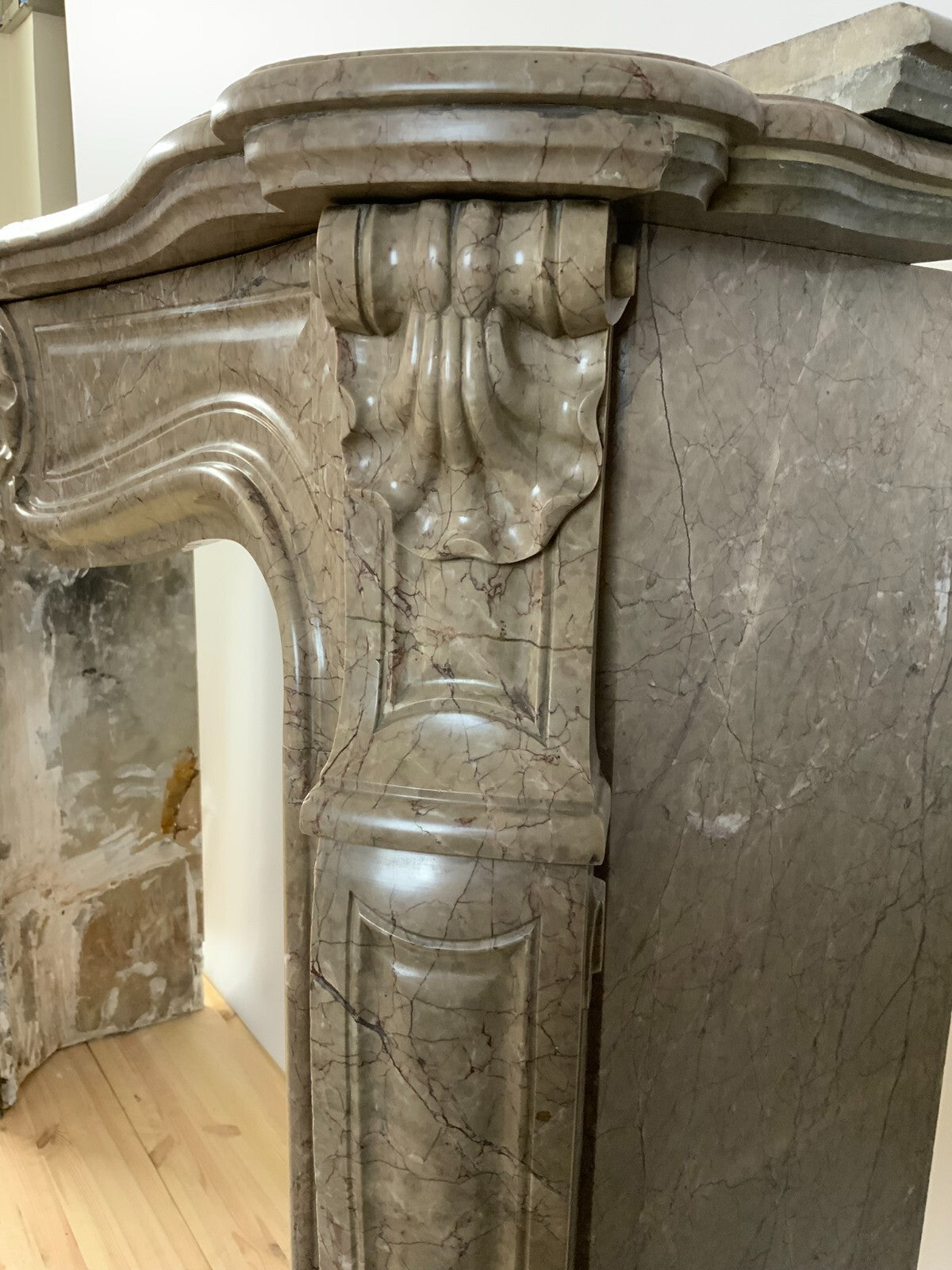 Antike Kaminumrandung Marmor Kamin um 1880 massiv Louis Xv Stil