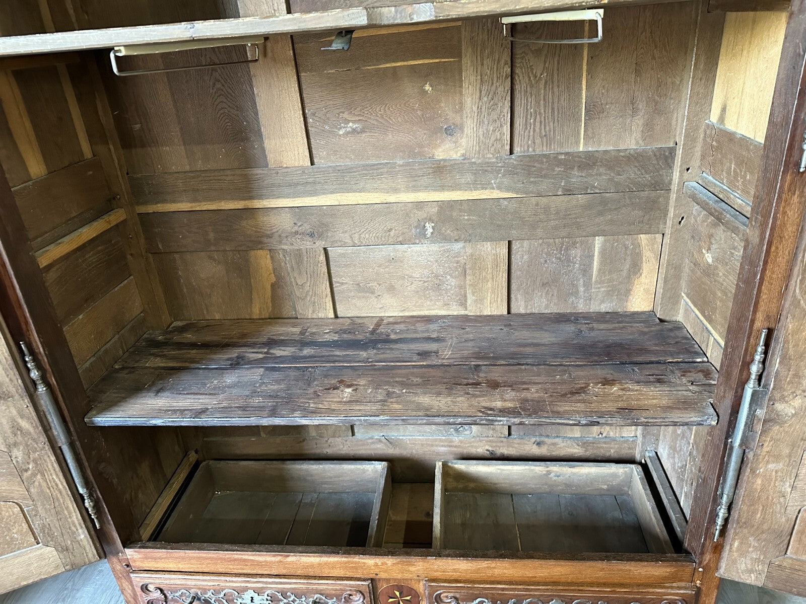 Herrschaftlicher Barockschrank Lothringer Schrank Barock um 1760 Eiche Intarsien