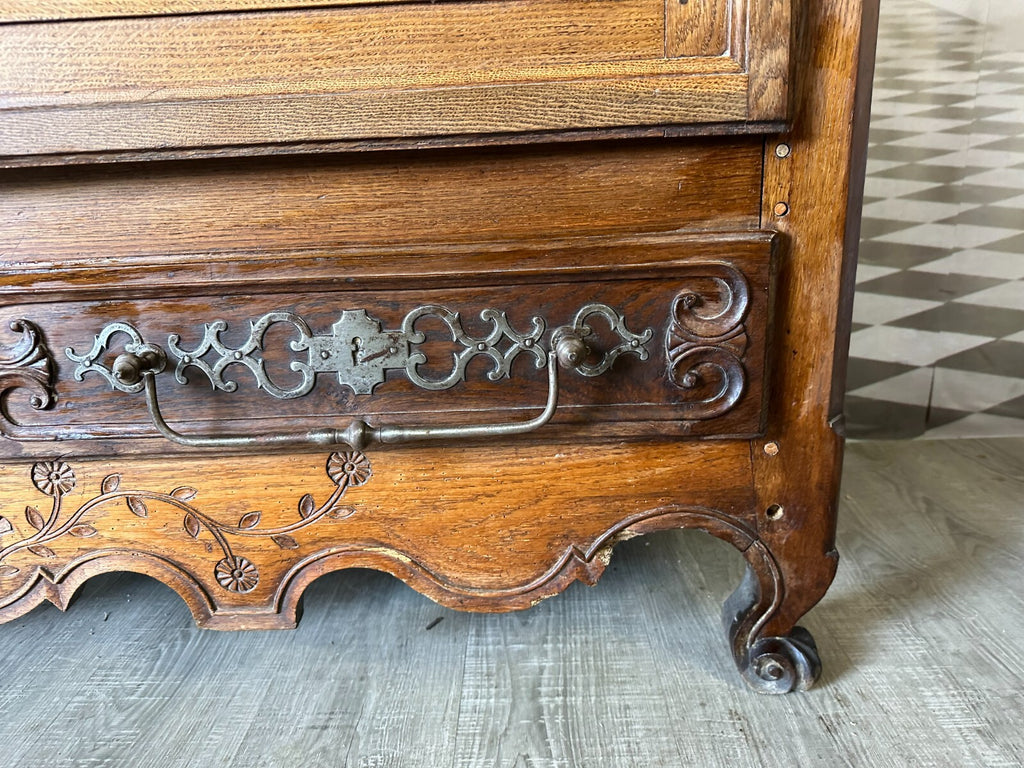 Herrschaftlicher Barockschrank Lothringer Schrank Barock um 1760 Eiche Intarsien