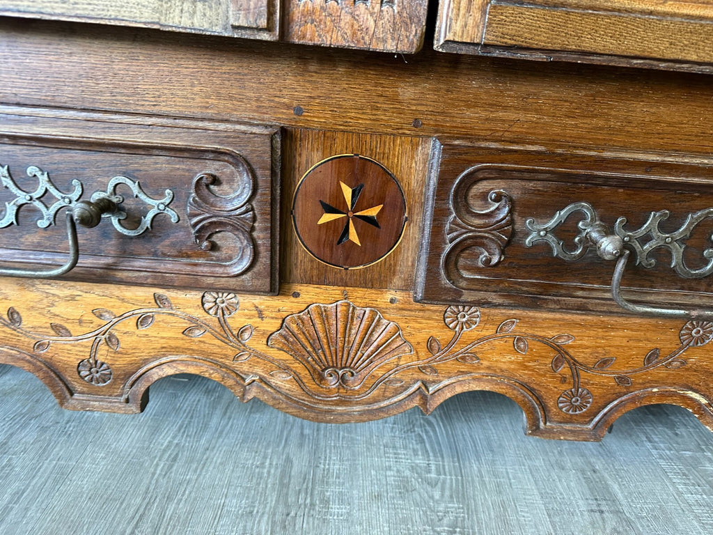 Herrschaftlicher Barockschrank Lothringer Schrank Barock um 1760 Eiche Intarsien