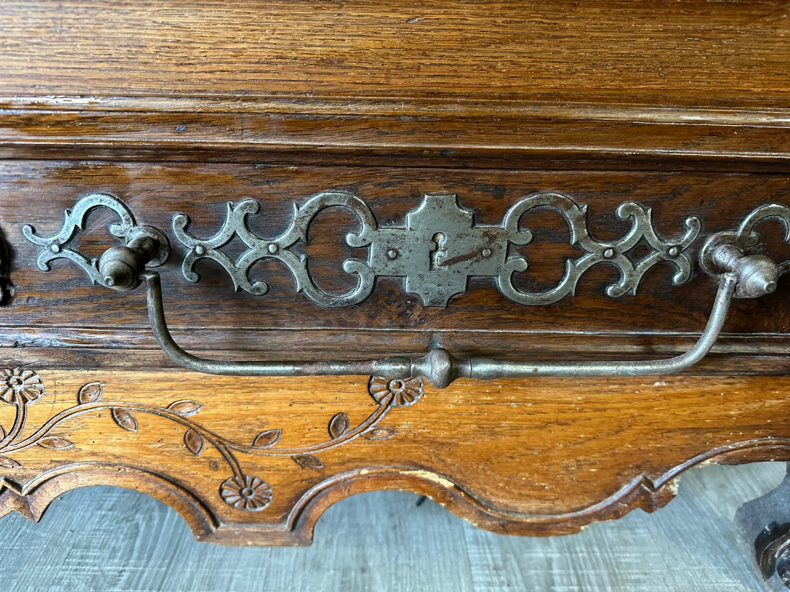 Herrschaftlicher Barockschrank Lothringer Schrank Barock um 1760 Eiche Intarsien