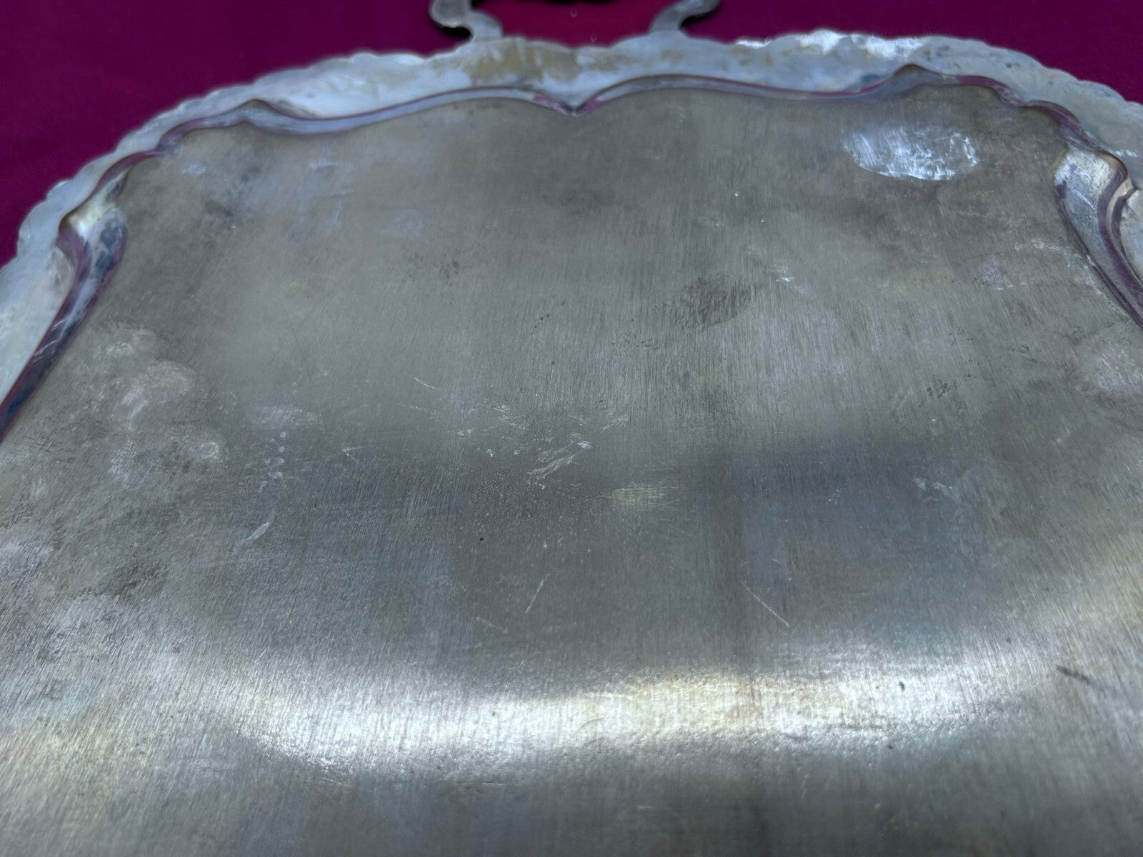 Serviertablett Tablett 49x31cm Metall versilbert Handgravuren