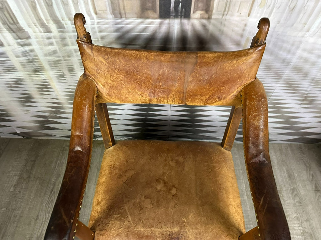 Massiver Barock Sessel um 1720 Eiche und Leder