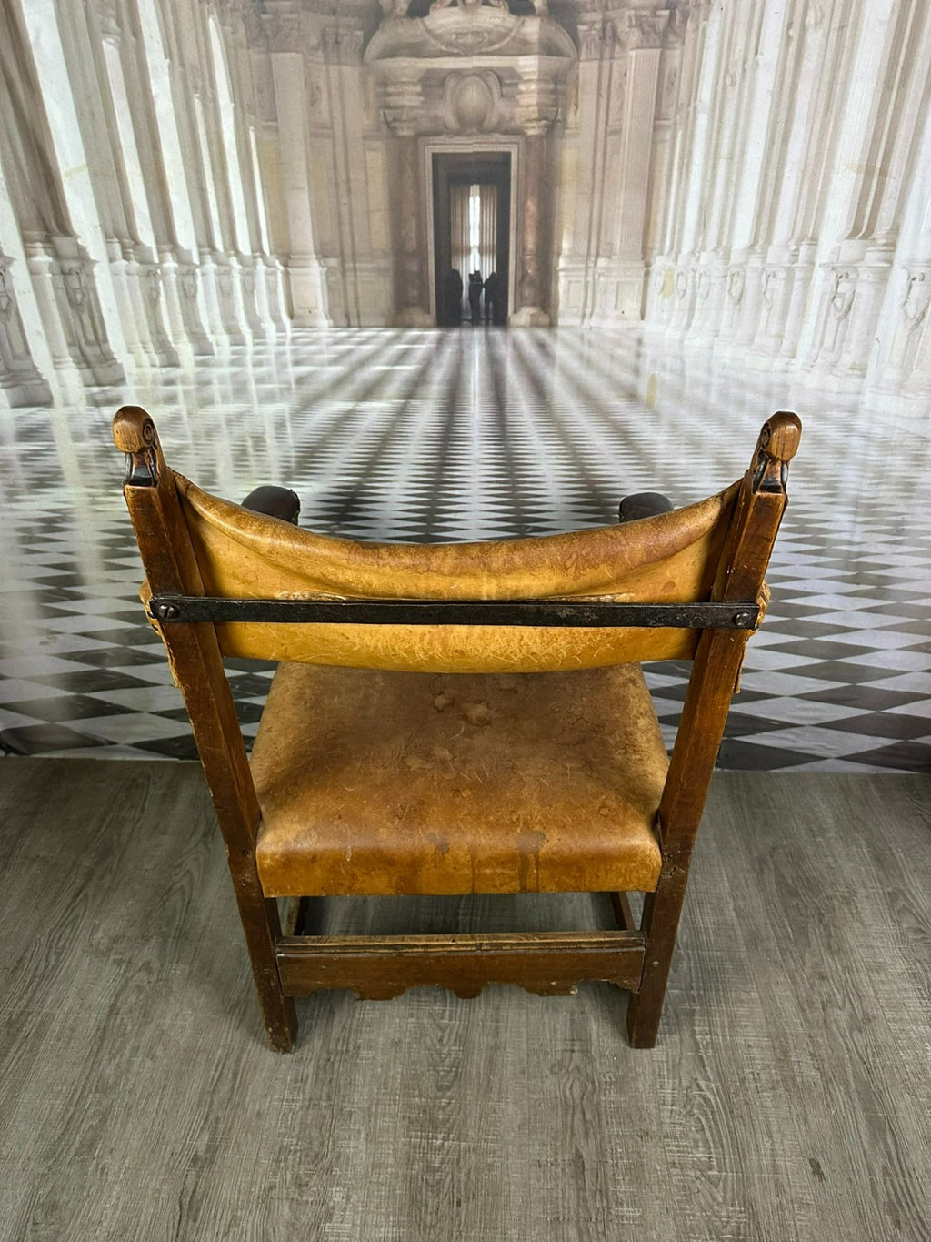 Massiver Barock Sessel um 1720 Eiche und Leder