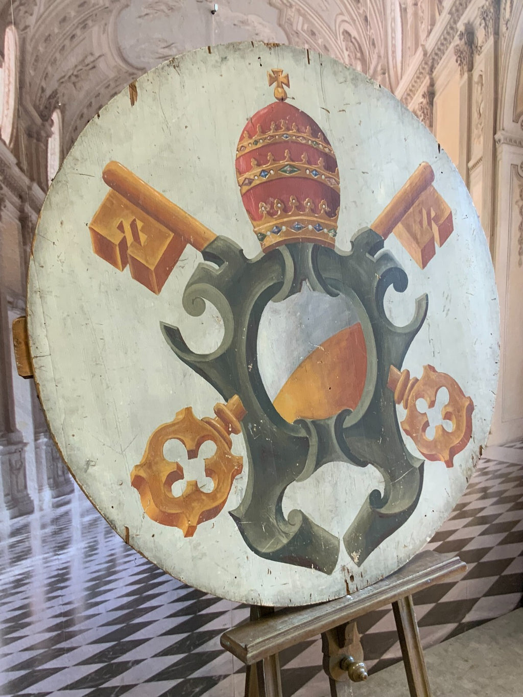 Vatikan Wappen Öl auf Holz antik um 1800 120cm Museal Papstwappen