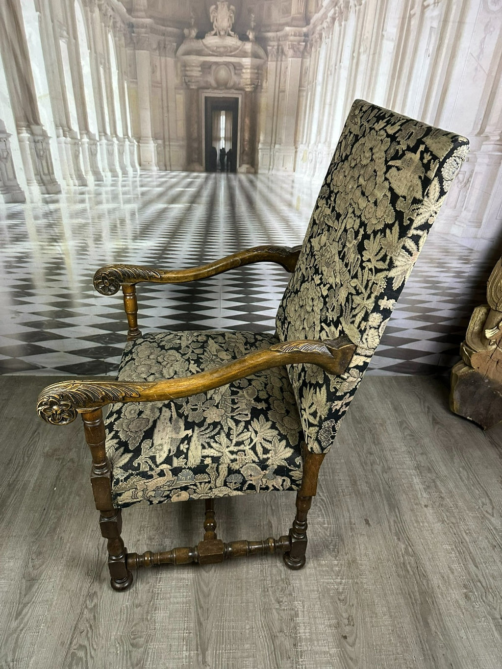 Antiker Barock Sessel Eiche und Gobelin Bezug 18 tes Jhdt
