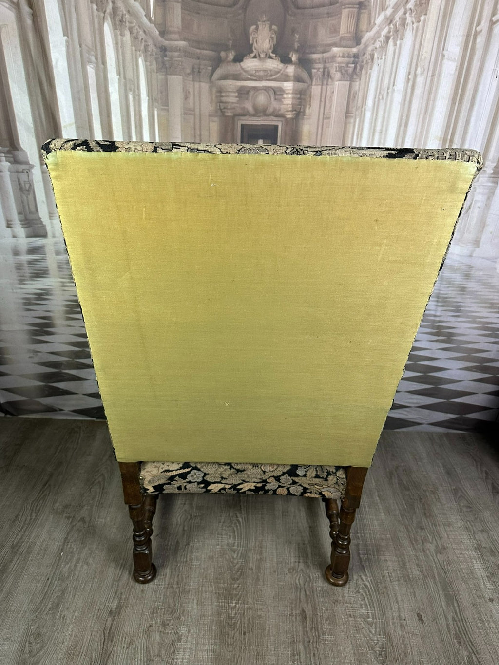 Antiker Barock Sessel Eiche und Gobelin Bezug 18 tes Jhdt