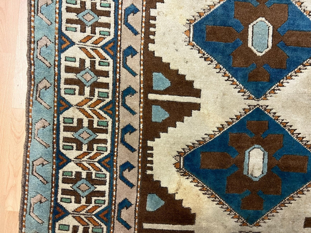 Alter Teppich aus Wolle handgeknüpft 140x193cm