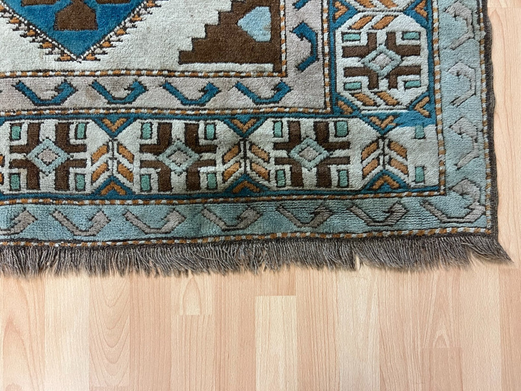 Alter Teppich aus Wolle handgeknüpft 140x193cm