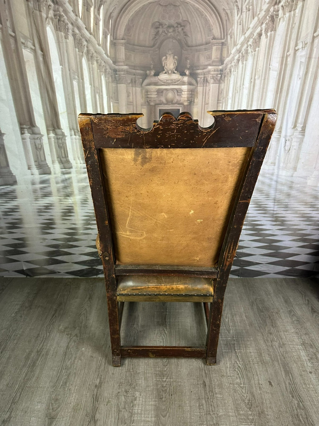 Antiker Barock Sessel Eiche und Leder datiert 1823 Ohrbackensessel