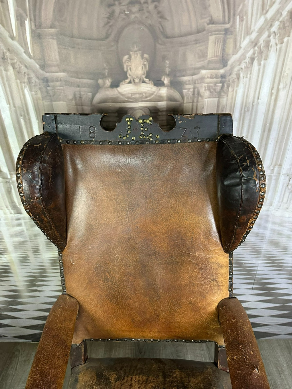 Antiker Barock Sessel Eiche und Leder datiert 1823 Ohrbackensessel