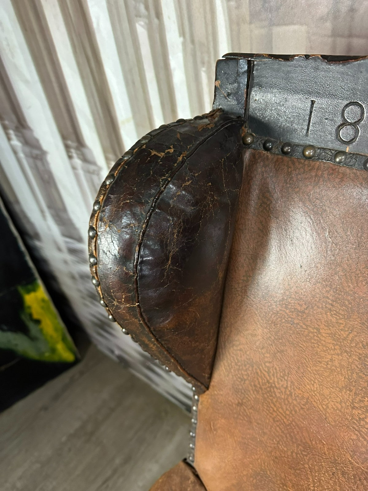 Antiker Barock Sessel Eiche und Leder datiert 1823 Ohrbackensessel