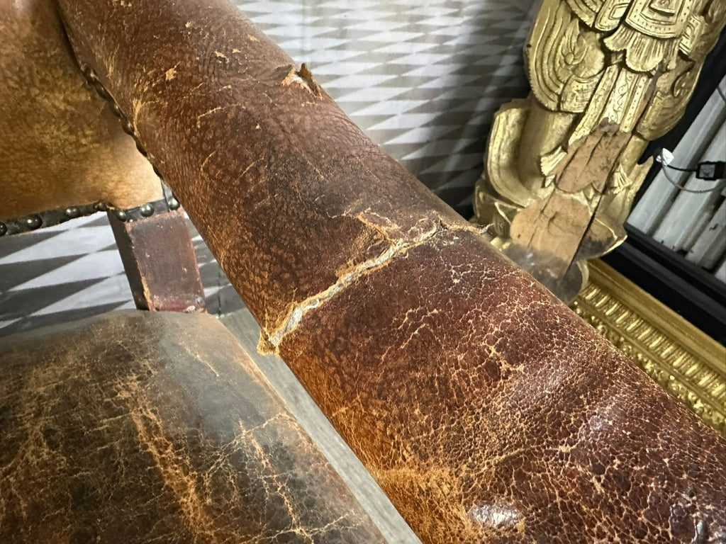 Antiker Barock Sessel Eiche und Leder datiert 1823 Ohrbackensessel