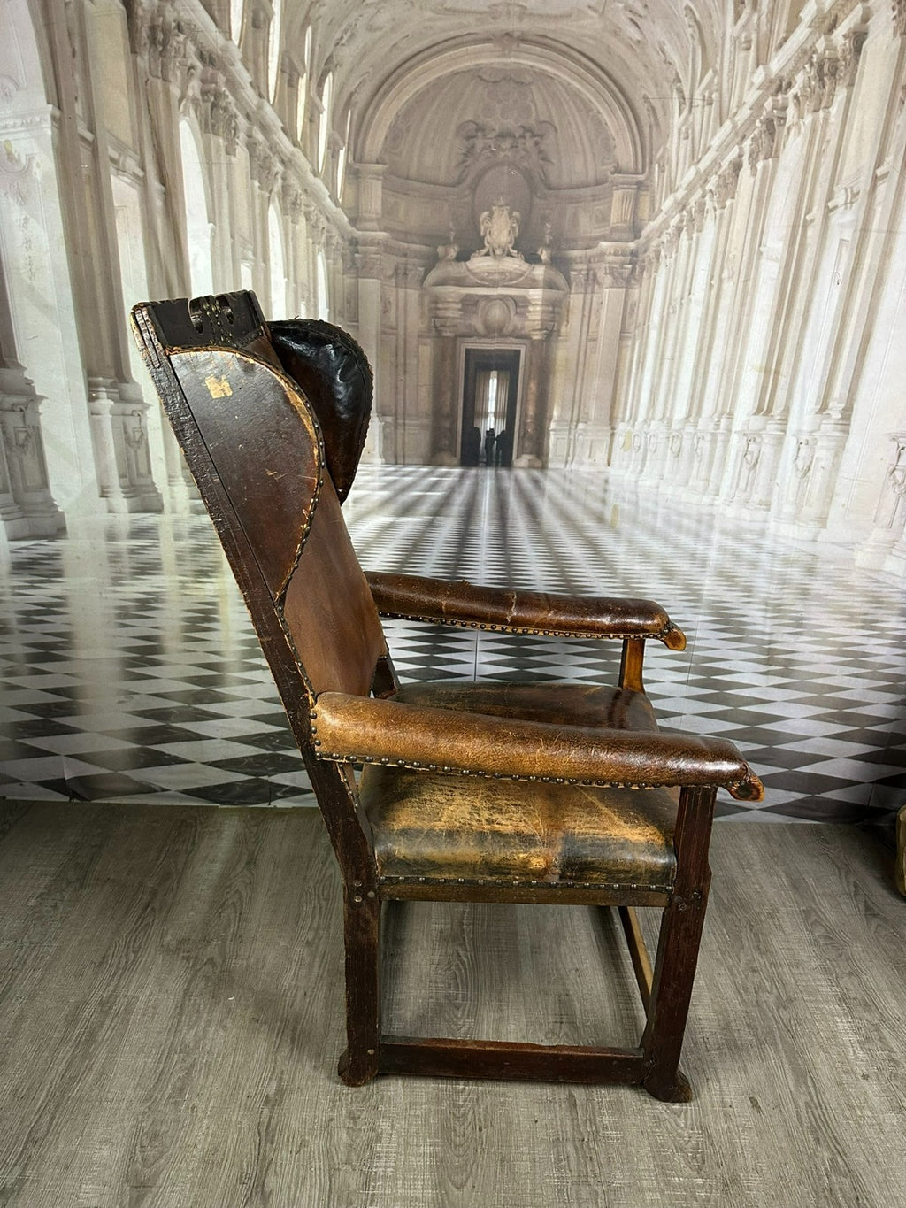 Antiker Barock Sessel Eiche und Leder datiert 1823 Ohrbackensessel