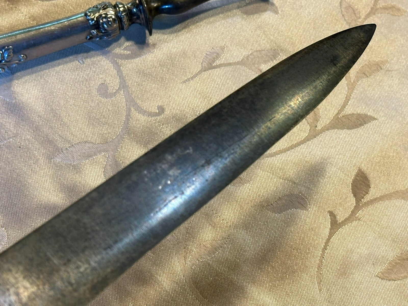 Antikes Vorlegebesteck Messer und Gabel mit Hirsch Griffe aus Silber