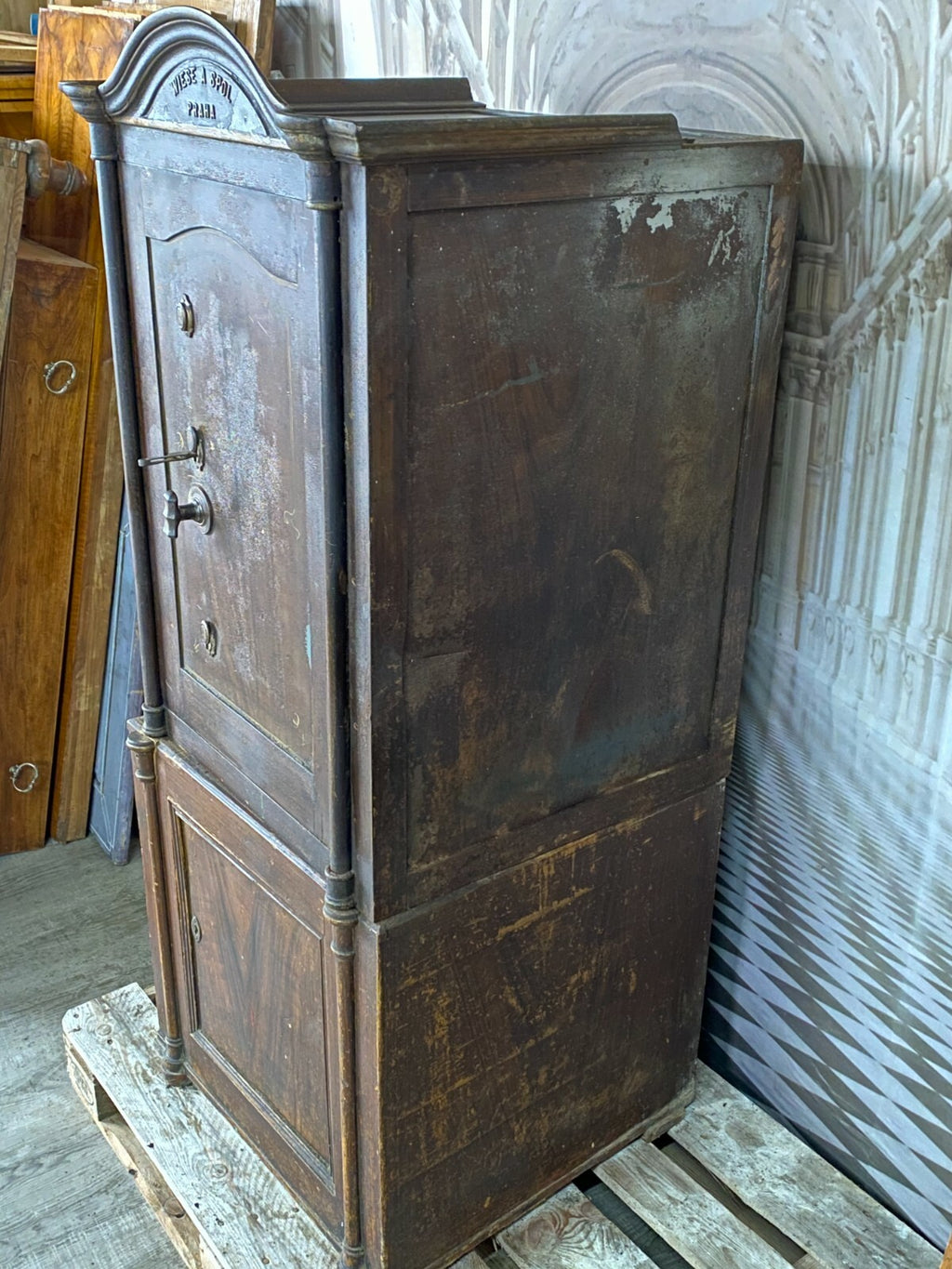Antiker Jugendstil Tresor Wiese Spol Prag Metallguss mit Unterschrank