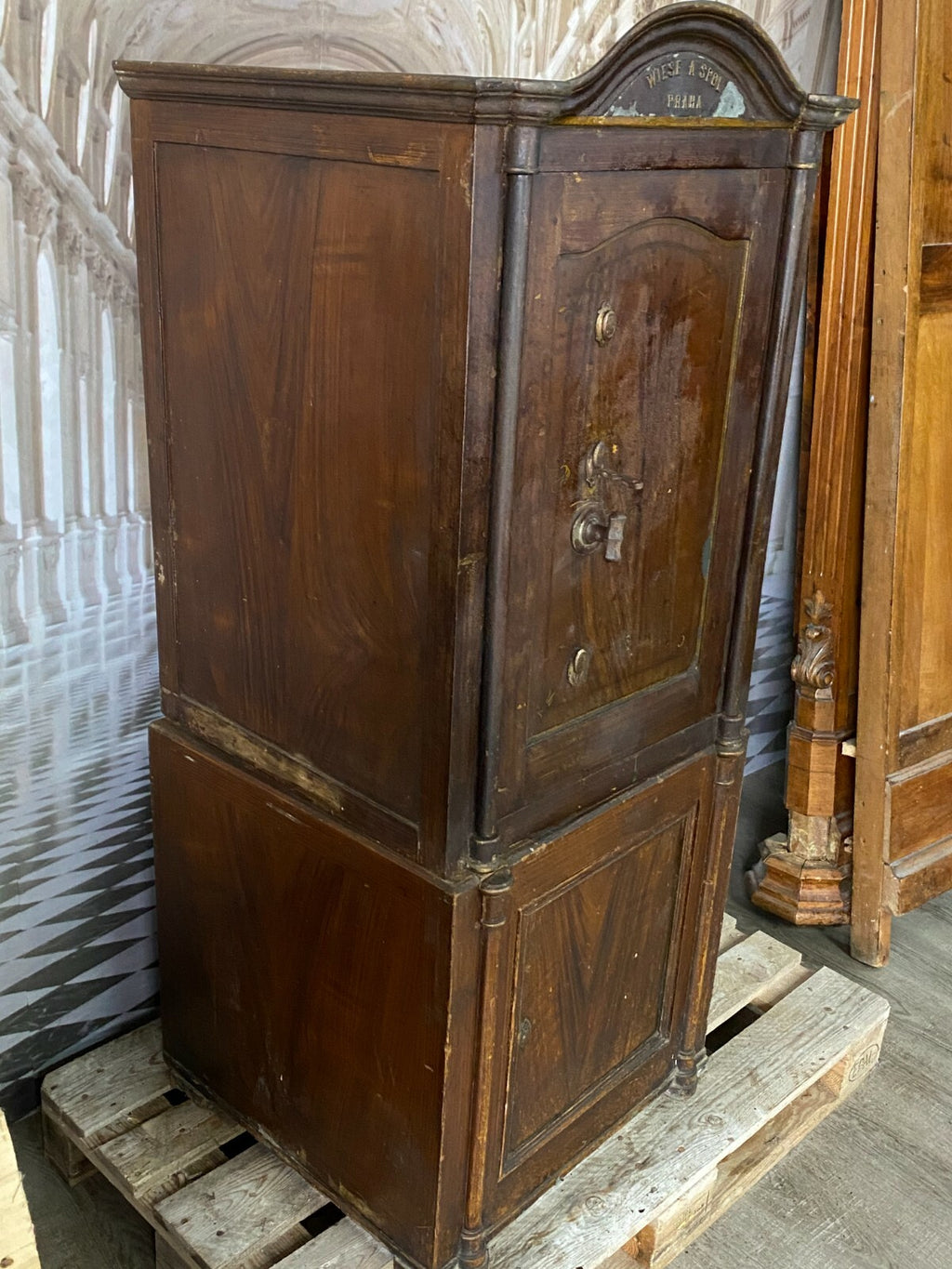 Antiker Jugendstil Tresor Wiese Spol Prag Metallguss mit Unterschrank