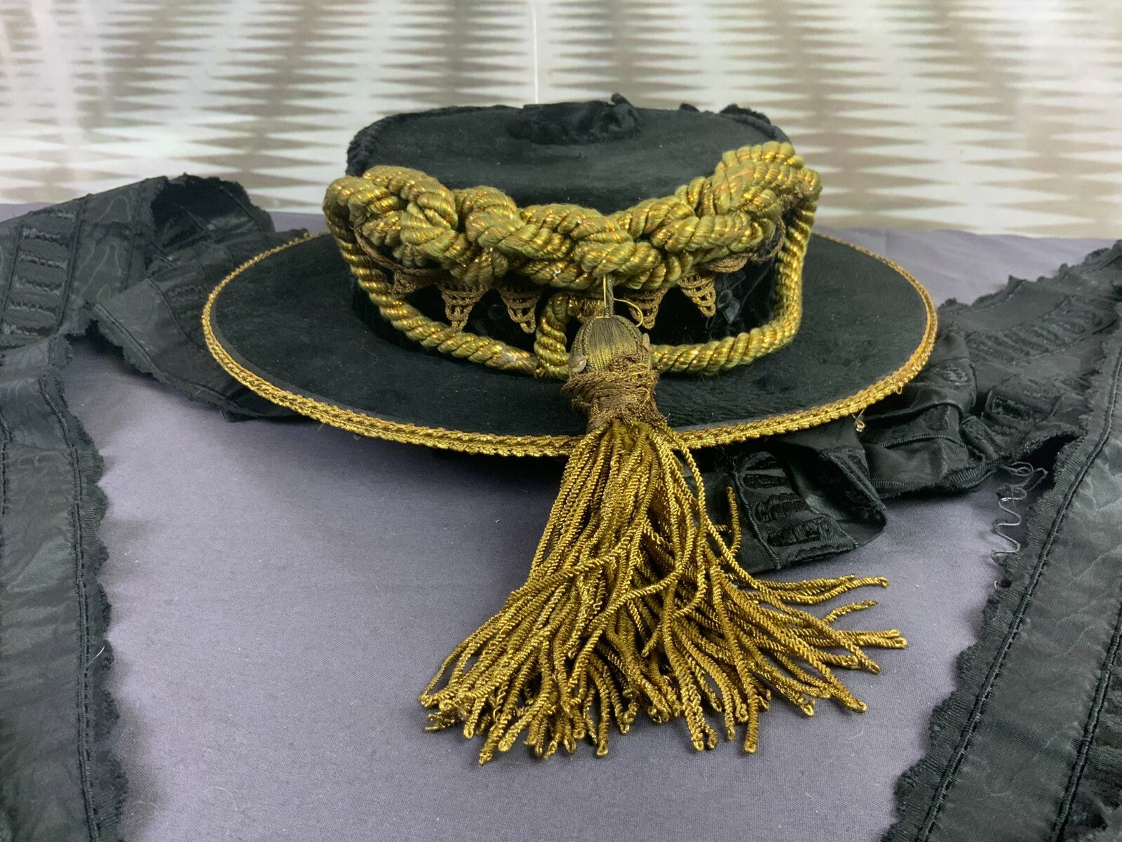 Antiker Inntaler Trachtenhut samt Goldstickerei Elise Schmid