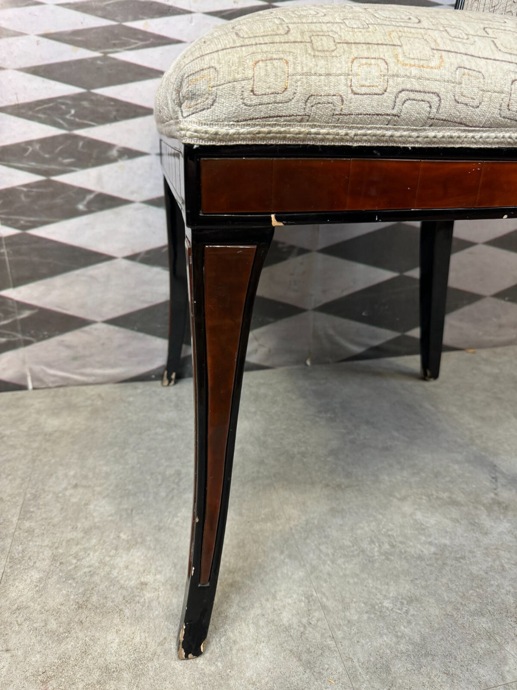 Roberto Ventura Designer Stuhl Holz Textil und Acryl