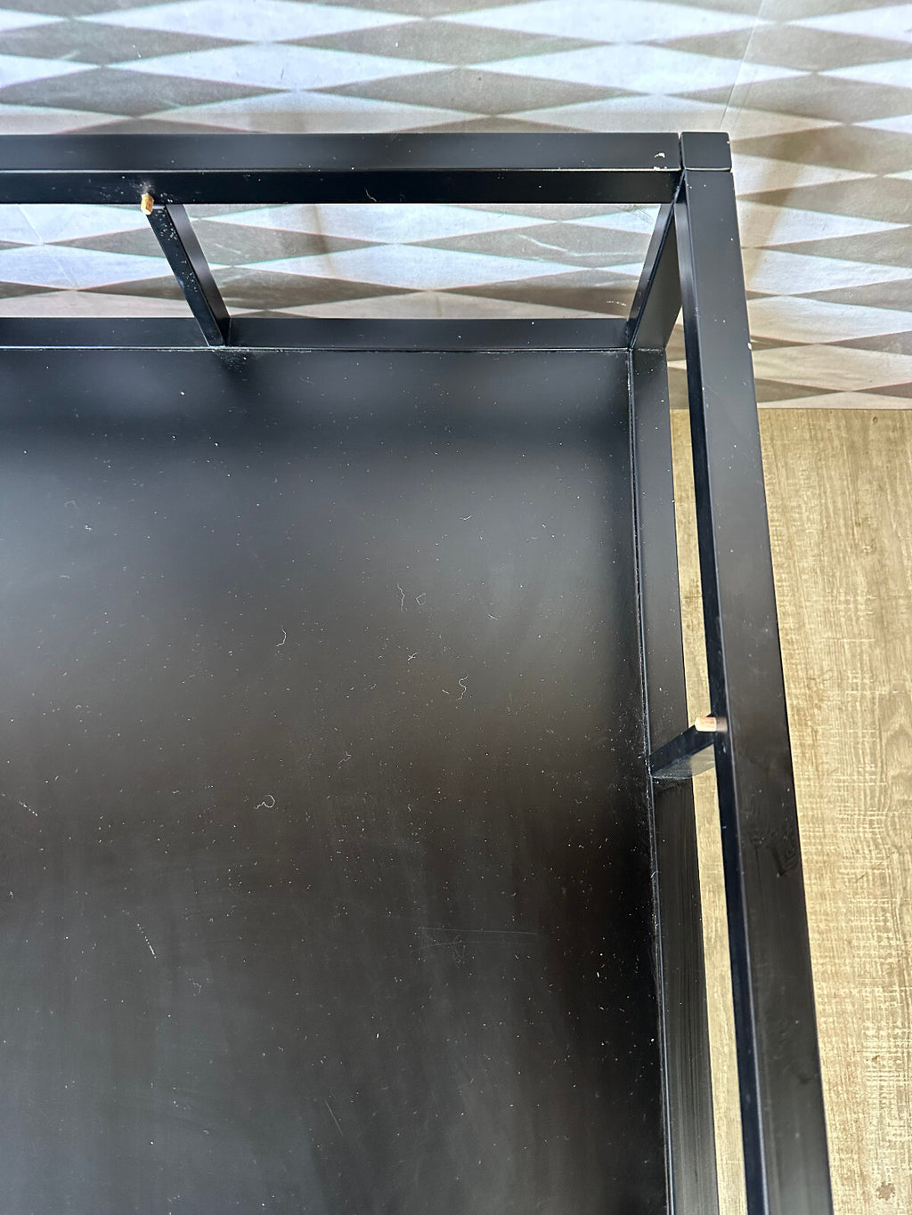 Sehr grosser Vintage Beistelltisch mit Glasplatte 100x100cm