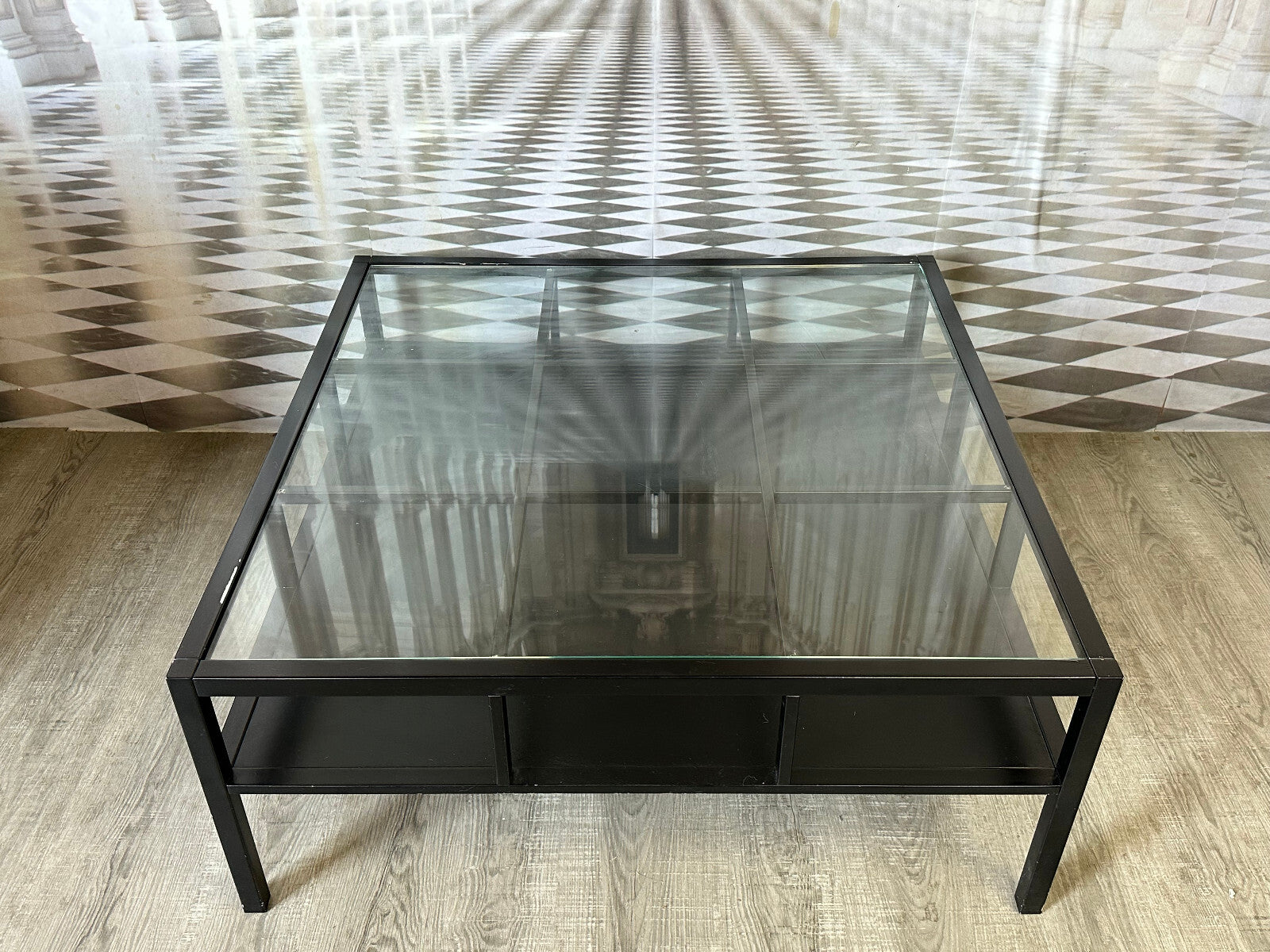 Sehr grosser Vintage Beistelltisch mit Glasplatte 100x100cm