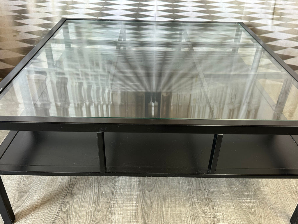 Sehr grosser Vintage Beistelltisch mit Glasplatte 100x100cm