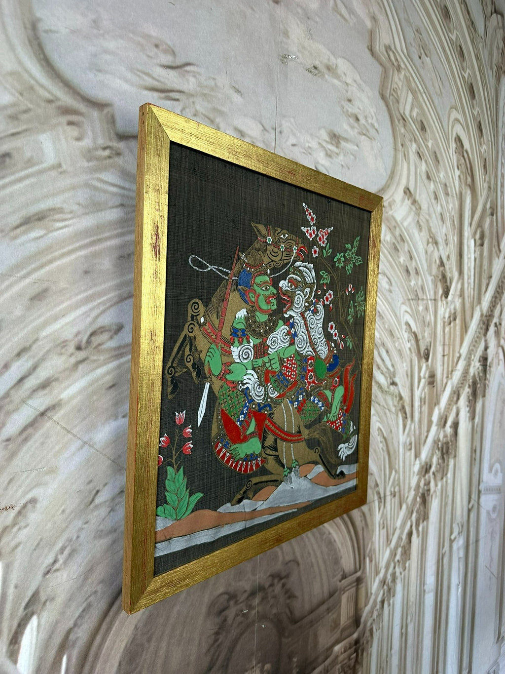 Indonesische Malerei auf Stoff sehr gut gerahmt Fabelwesen Gottheit