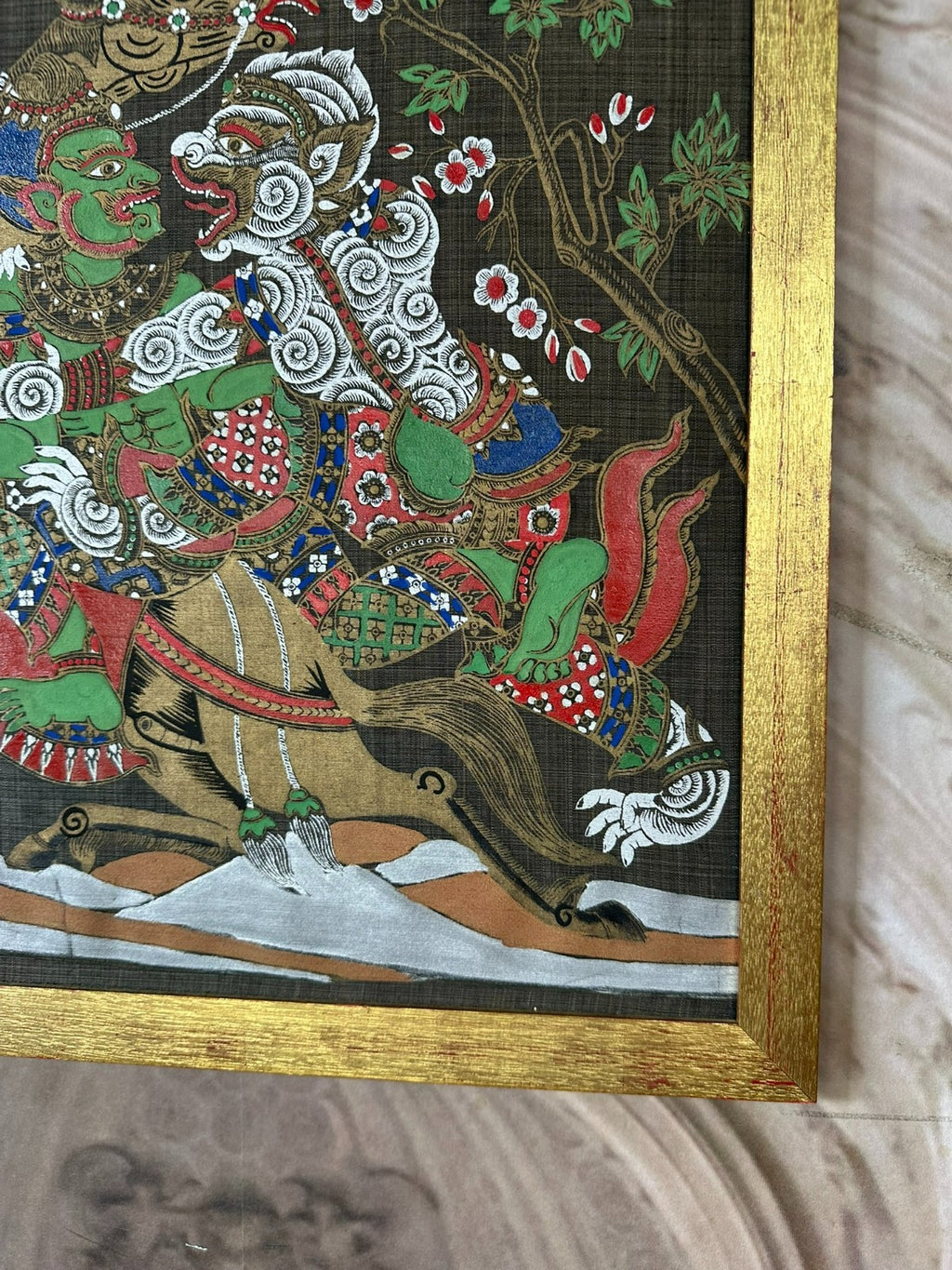 Indonesische Malerei auf Stoff sehr gut gerahmt Fabelwesen Gottheit