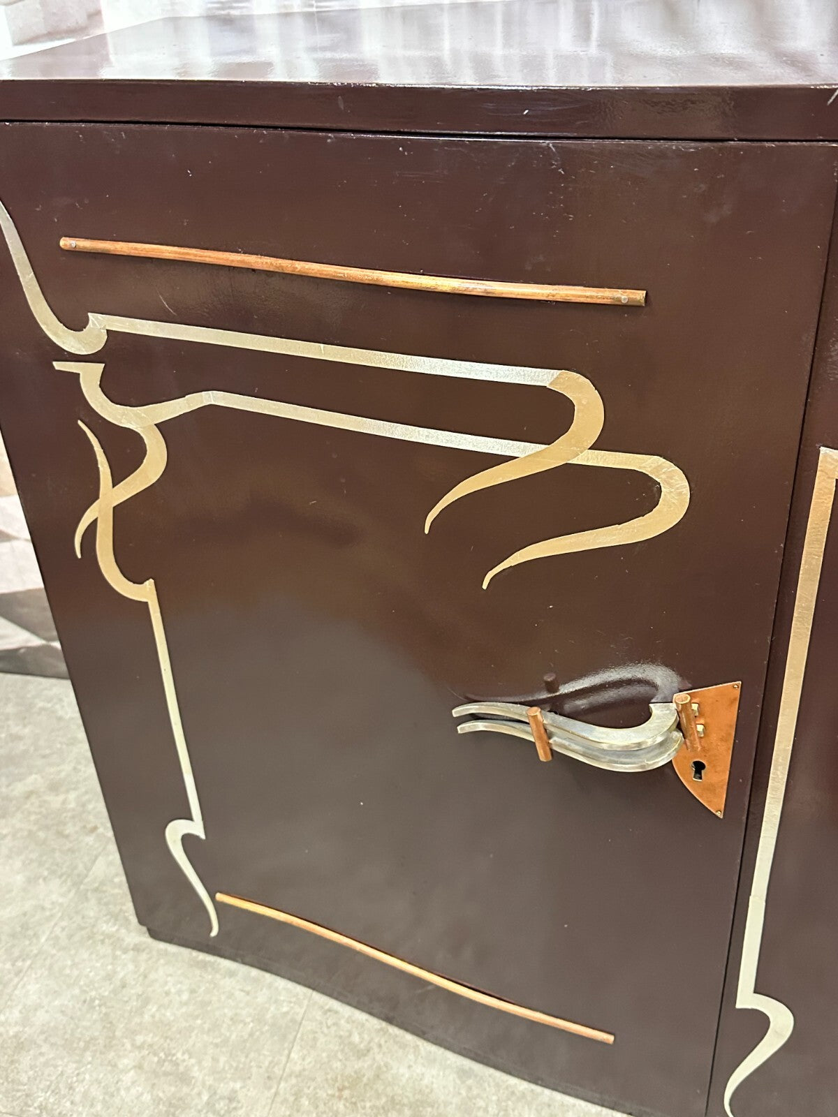 Sideboard Kommode Marke Eigenbau massive Metall Griffe