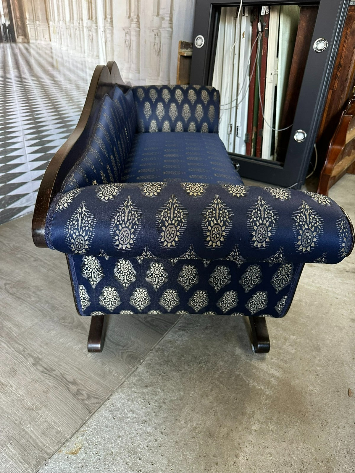 Antikes Biedermeier Sofa 19 tes Jhdt restauriert neuer Bezug Kunst Seide
