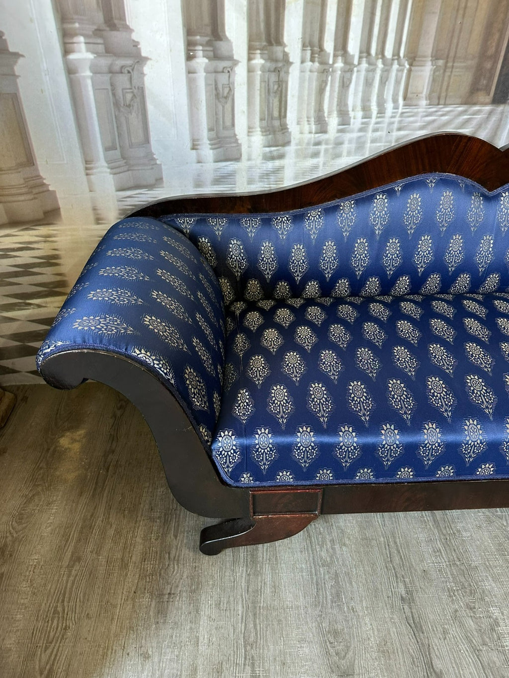 Antikes Biedermeier Sofa 19 tes Jhdt restauriert neuer Bezug Kunst Seide