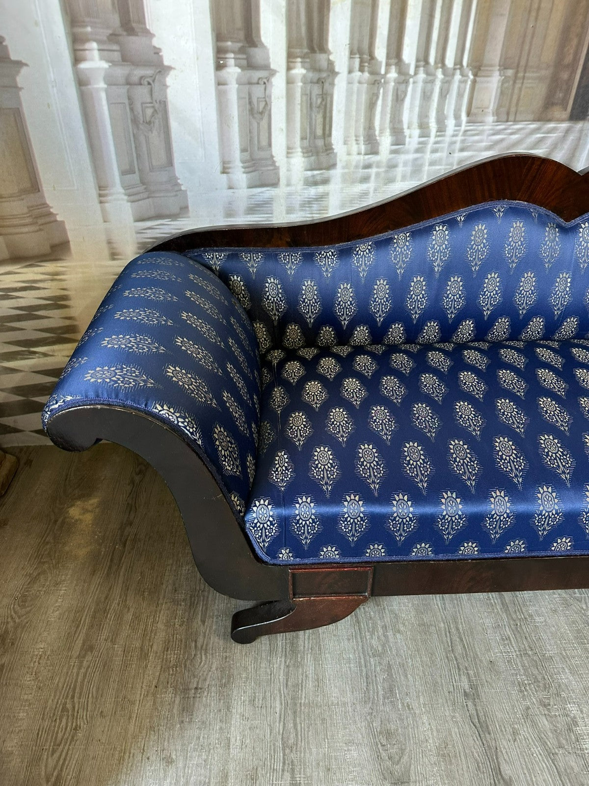 Antikes Biedermeier Sofa 19 tes Jhdt restauriert neuer Bezug Kunst Seide