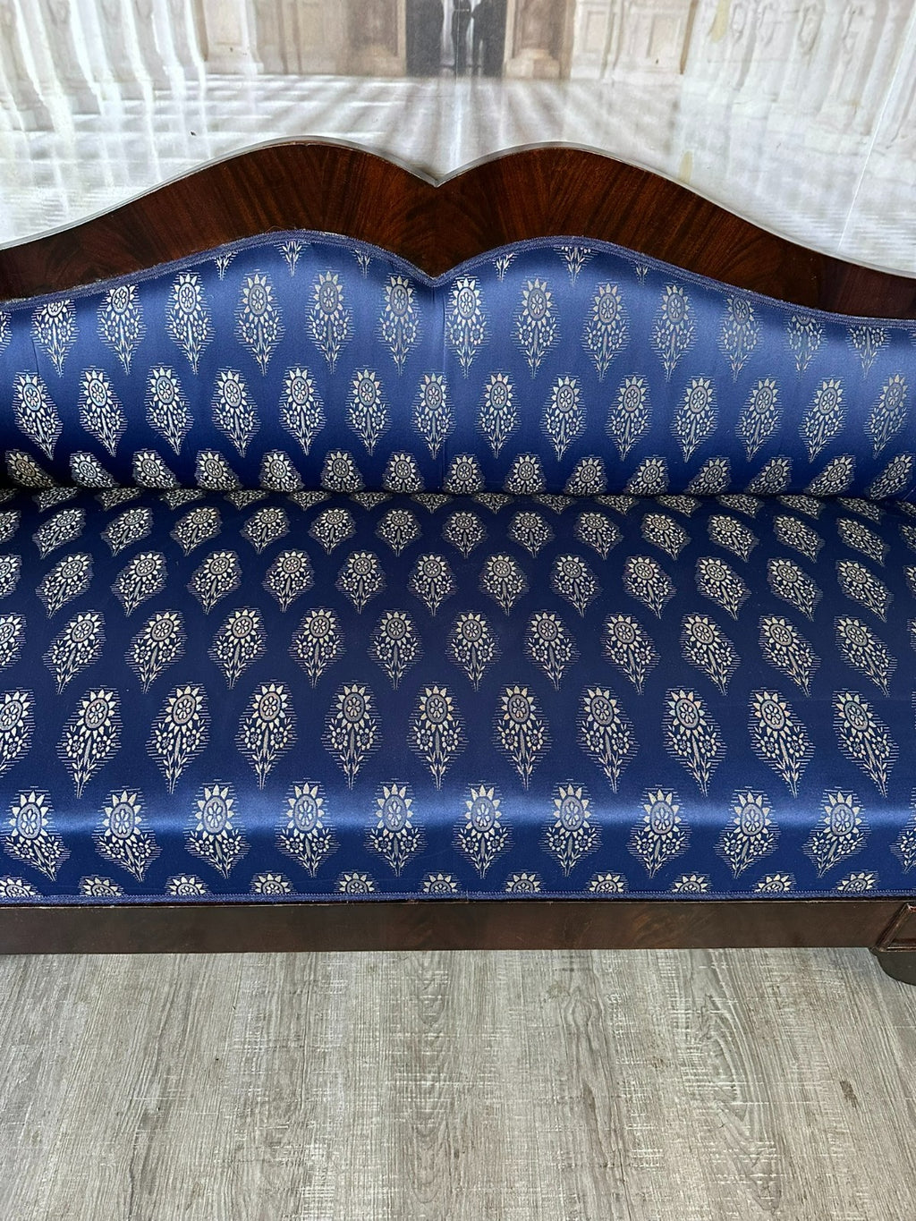 Antikes Biedermeier Sofa 19 tes Jhdt restauriert neuer Bezug Kunst Seide