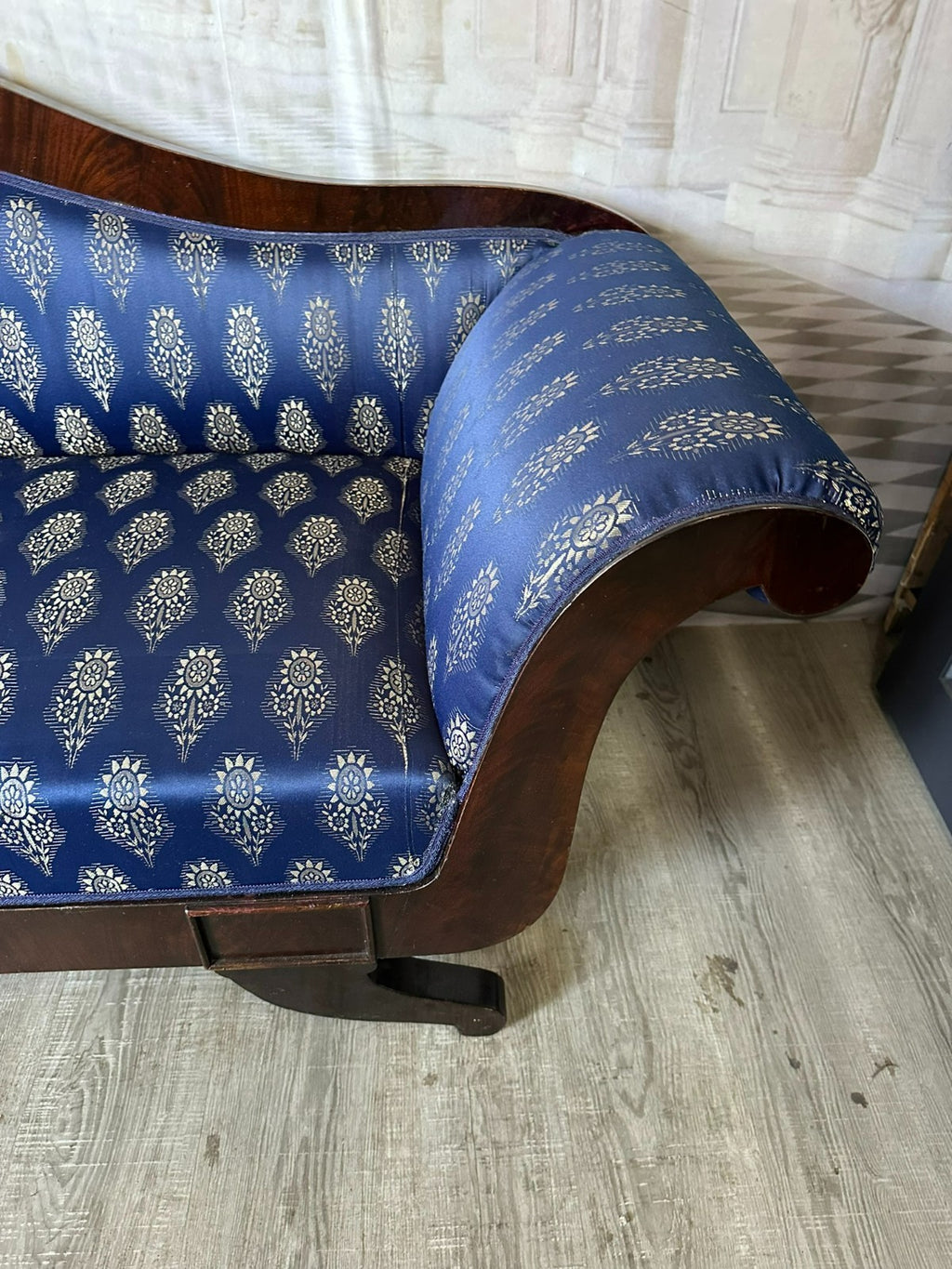 Antikes Biedermeier Sofa 19 tes Jhdt restauriert neuer Bezug Kunst Seide