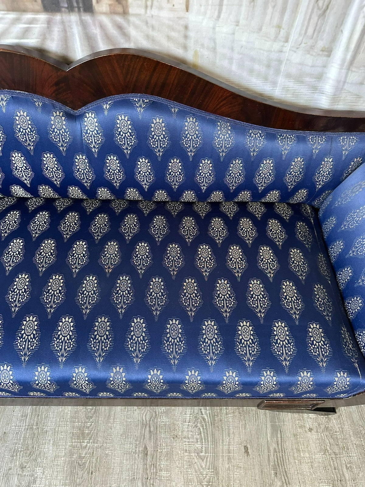 Antikes Biedermeier Sofa 19 tes Jhdt restauriert neuer Bezug Kunst Seide