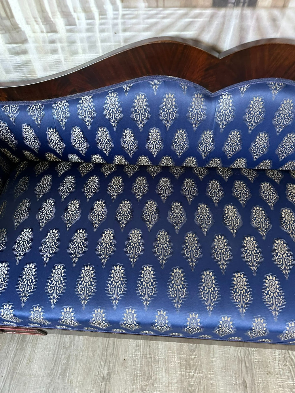 Antikes Biedermeier Sofa 19 tes Jhdt restauriert neuer Bezug Kunst Seide